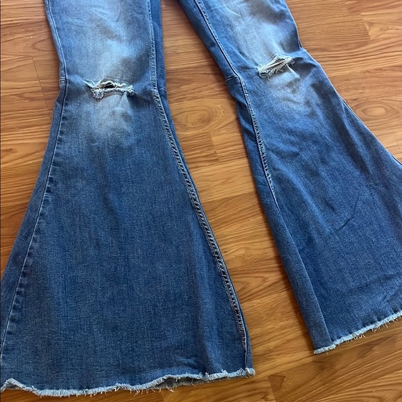 Shyanne bell bottom/flare jeans - Picture 4 of 8